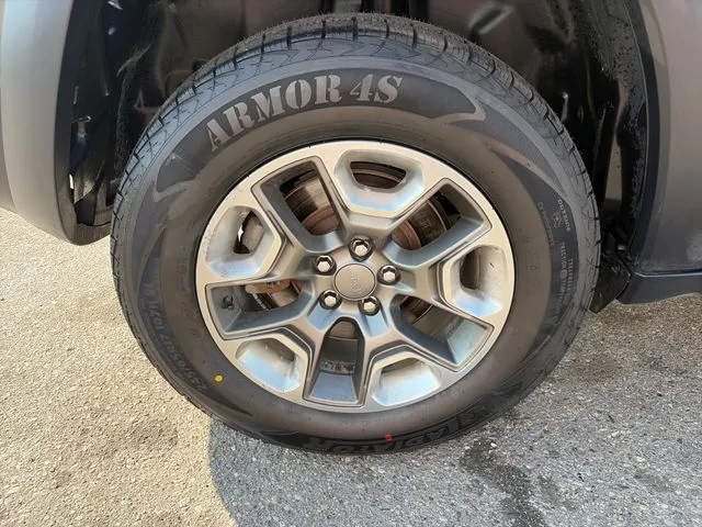 Jeep Cherokee photo 16