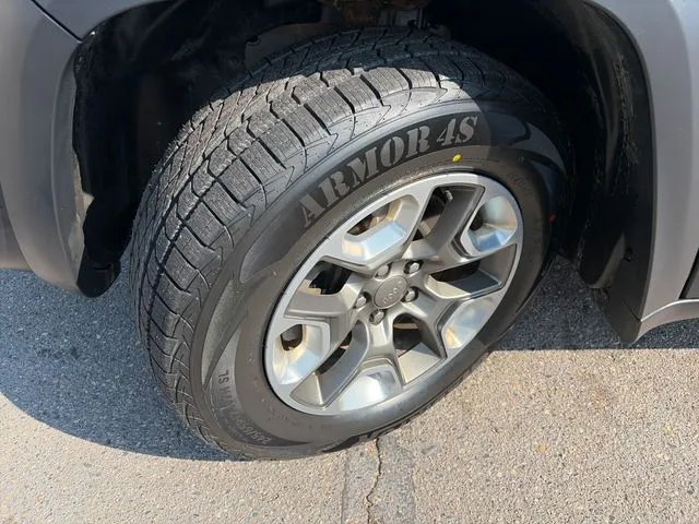 Jeep Cherokee photo 17