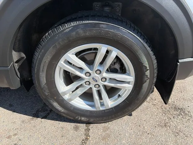Ford Explorer photo 16
