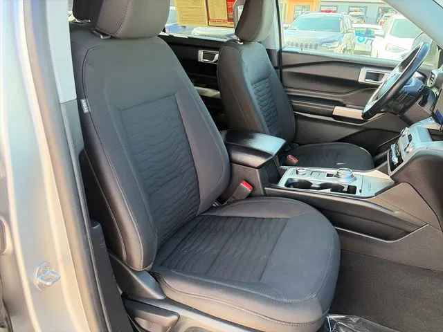 Ford Explorer photo 38