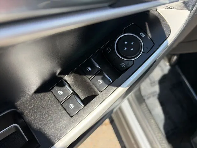 Ford Explorer photo 27