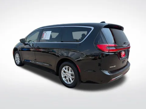 More photos of 2025 Chrysler Pacifica Select at Nyhus Family Sales, MN