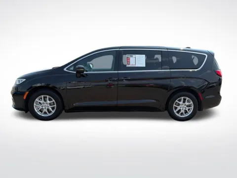 More photos of 2025 Chrysler Pacifica Select at Nyhus Family Sales, MN