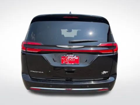 More photos of 2025 Chrysler Pacifica Select at Nyhus Family Sales, MN