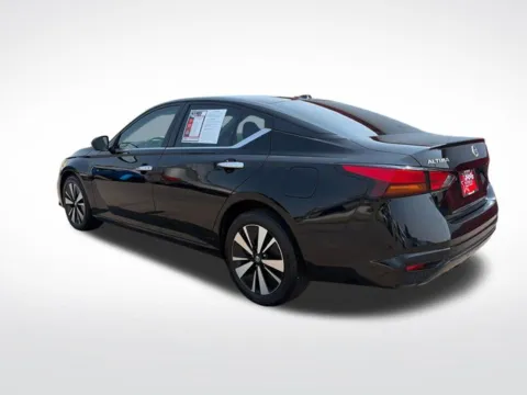 More photos of 2021 Nissan Altima 2.5 SV at Nyhus Family Sales, MN