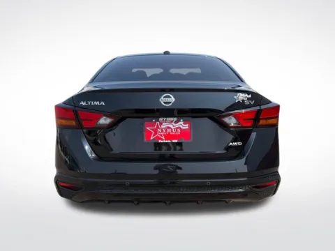 More photos of 2021 Nissan Altima 2.5 SV at Nyhus Family Sales, MN