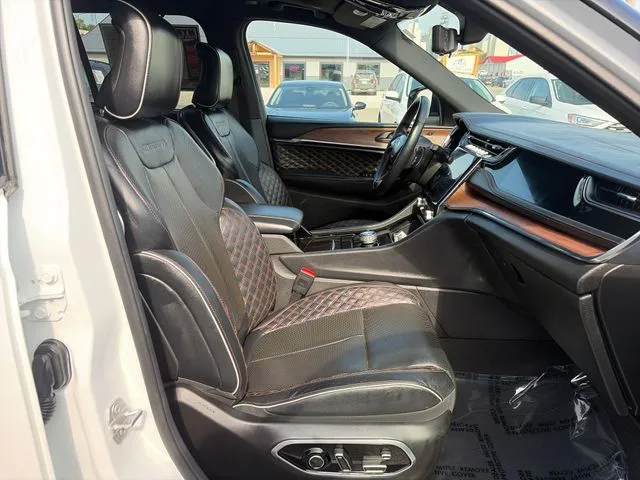 Jeep Grand Cherokee photo 24
