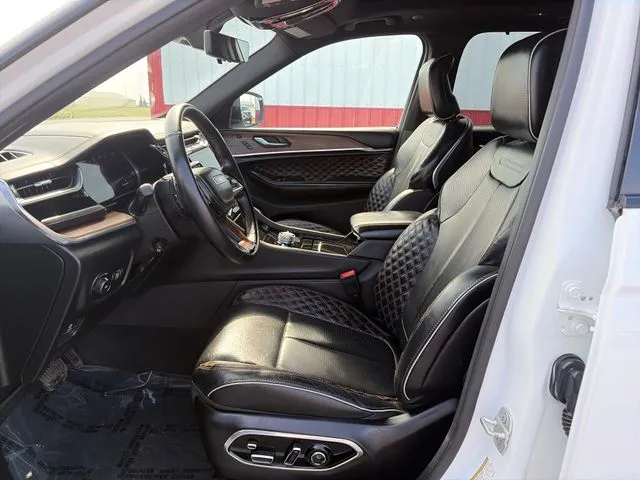 Jeep Grand Cherokee photo 23