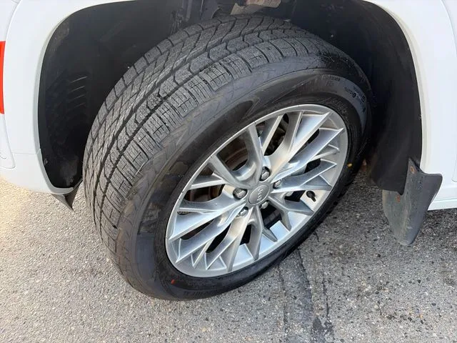Jeep Grand Cherokee photo 18