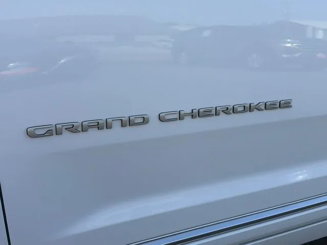 Jeep Grand Cherokee photo 22
