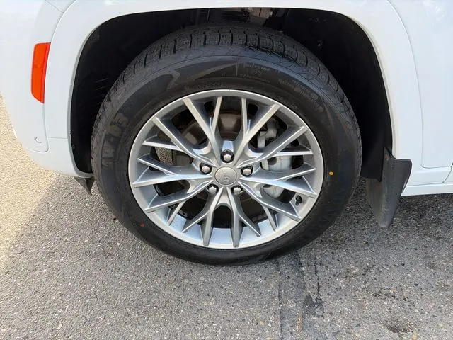 Jeep Grand Cherokee photo 13
