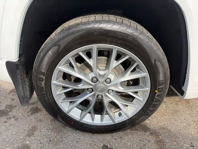 Jeep Grand Cherokee photo 17