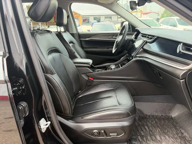 Jeep Grand Cherokee photo 24
