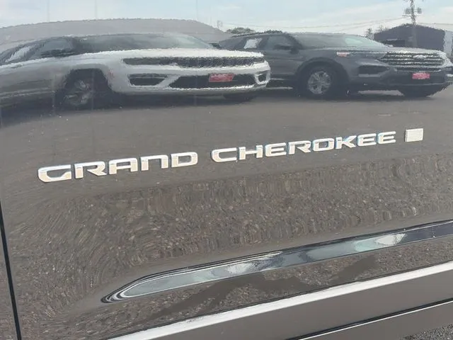 Jeep Grand Cherokee photo 22
