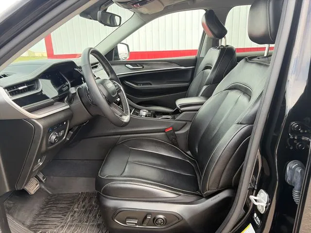 Jeep Grand Cherokee photo 23