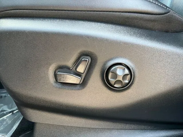 Chrysler Pacifica photo 27