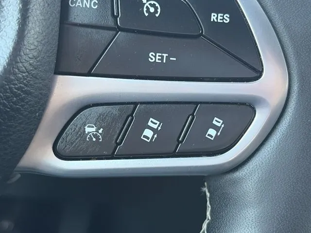 Chrysler Pacifica photo 47
