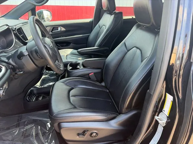 Chrysler Pacifica photo 38