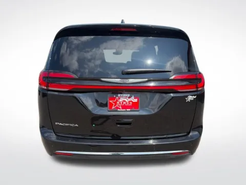 More photos of 2025 Chrysler Pacifica Select at Nyhus Family Sales, MN