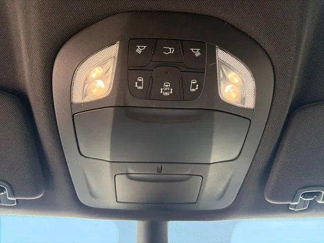 Chrysler Pacifica photo 58