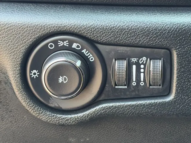 Chrysler Pacifica photo 60