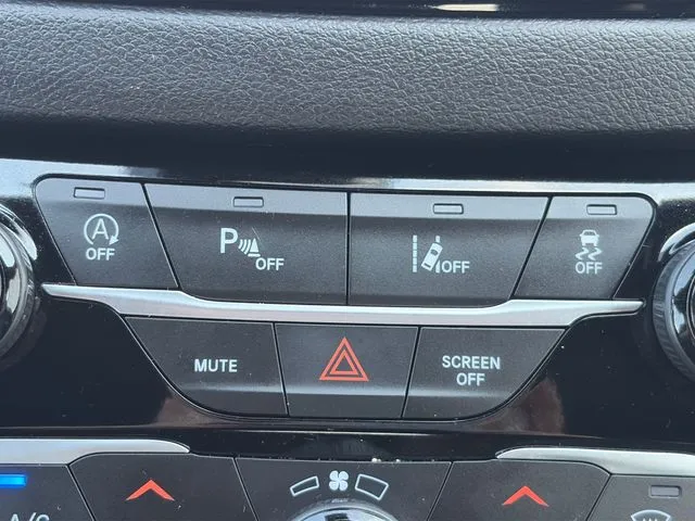 Chrysler Pacifica photo 49