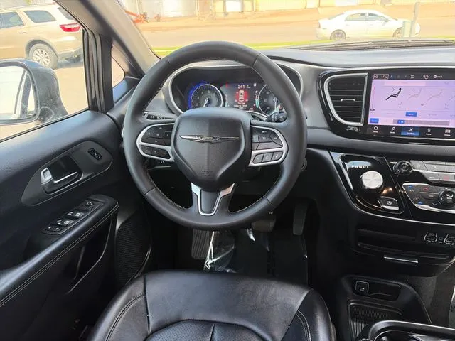 Chrysler Pacifica photo 30