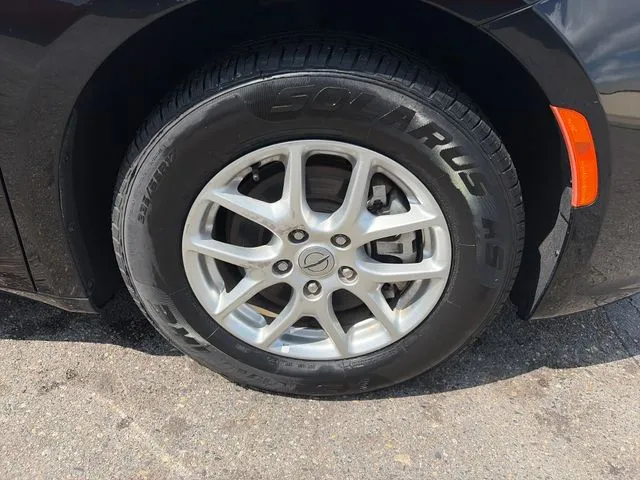 Chrysler Pacifica photo 14