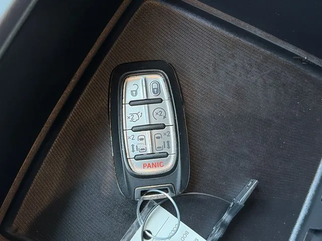 Chrysler Pacifica photo 56