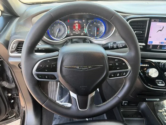 Chrysler Pacifica photo 28