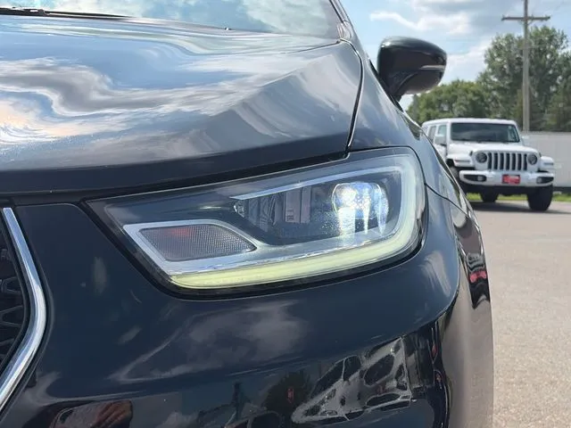 Chrysler Pacifica photo 18