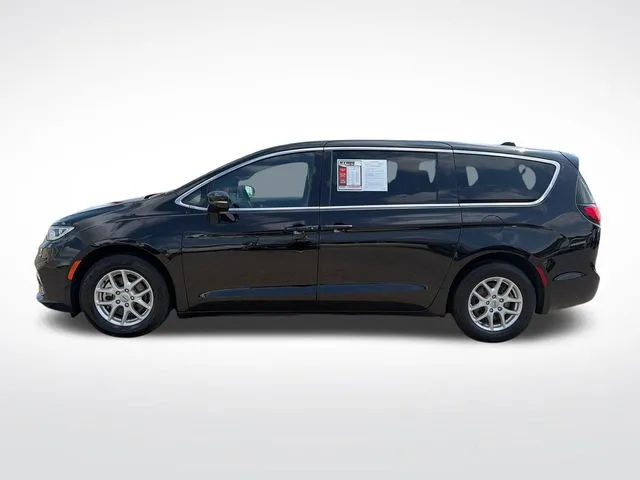 Chrysler Pacifica photo 3