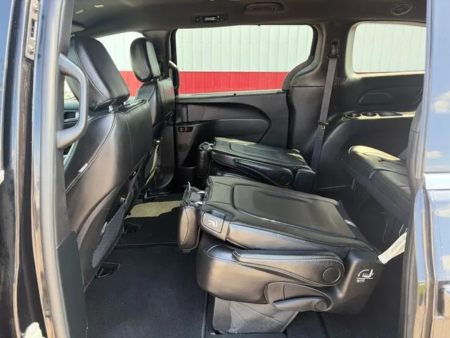 Chrysler Pacifica photo 41
