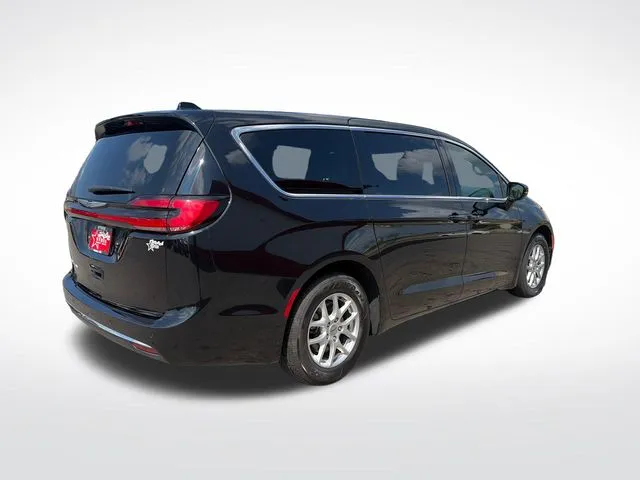 Chrysler Pacifica photo 8