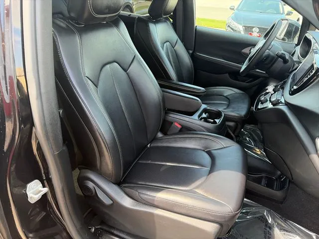 Chrysler Pacifica photo 37