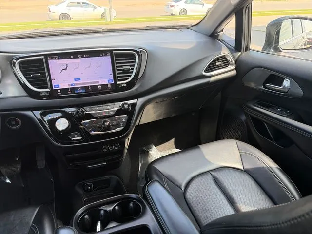 Chrysler Pacifica photo 33