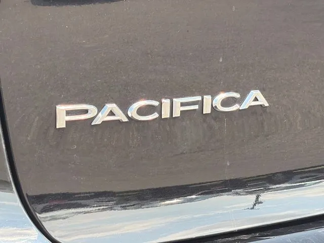 Chrysler Pacifica photo 21