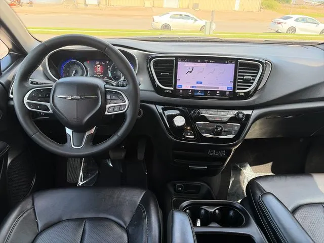 Chrysler Pacifica photo 32