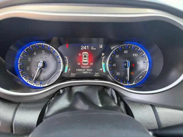 Chrysler Pacifica photo 29