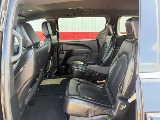 Chrysler Pacifica photo 39
