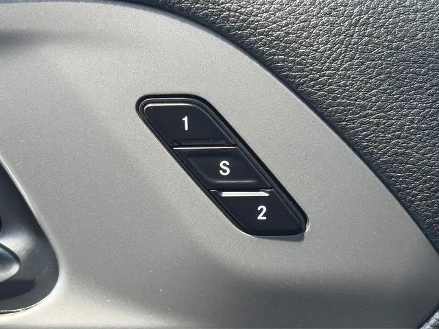 Chrysler Pacifica photo 51