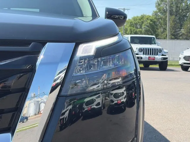 Nissan Pathfinder photo 18