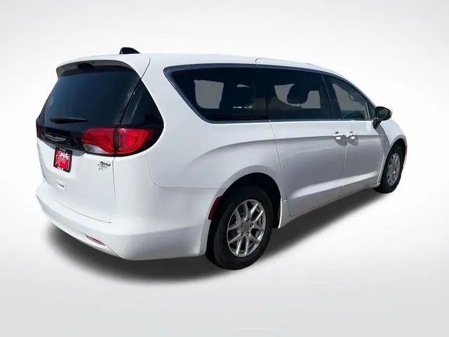 Chrysler Voyager photo 8