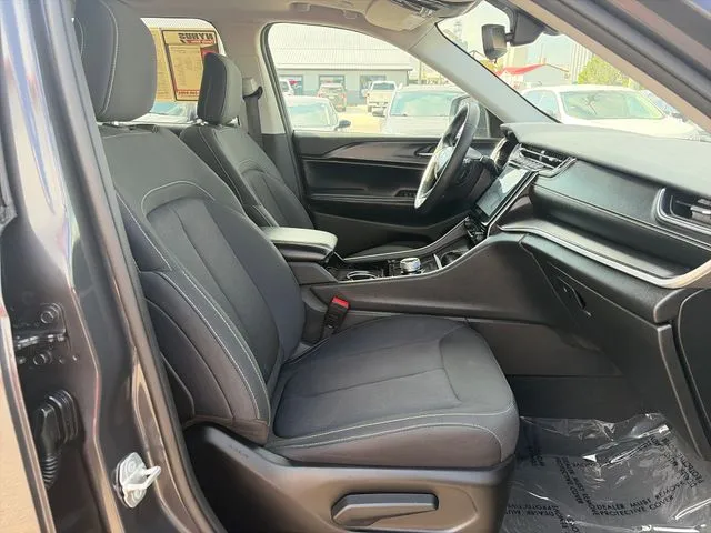 Jeep Grand Cherokee photo 23