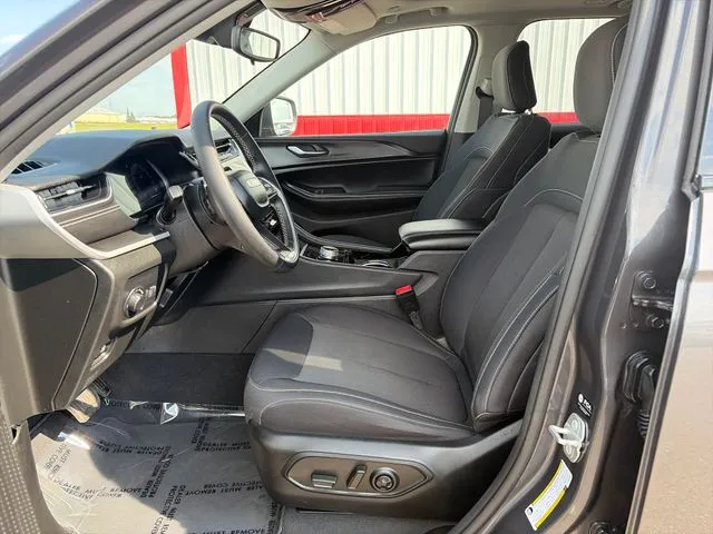 Jeep Grand Cherokee photo 22