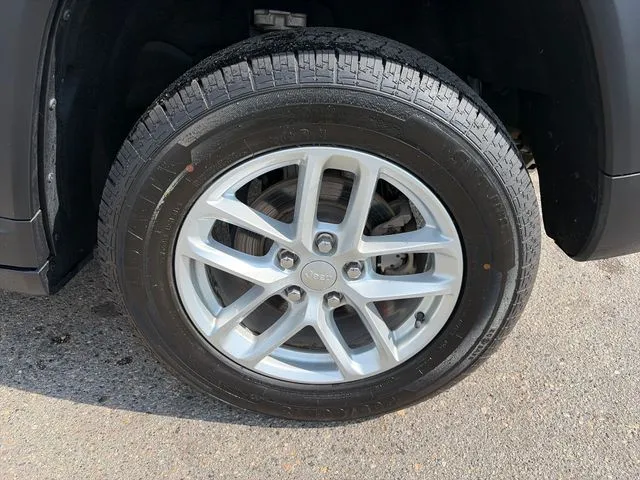 Jeep Grand Cherokee photo 15