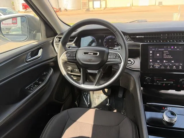 Jeep Grand Cherokee photo 30