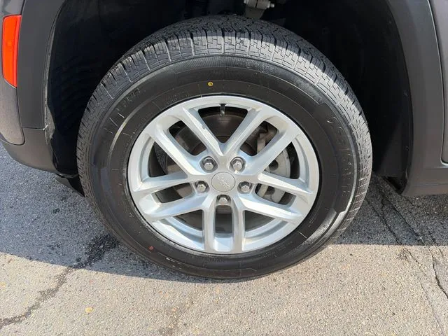 Jeep Grand Cherokee photo 12