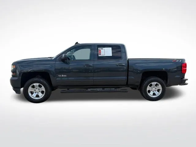 Chevrolet Silverado photo 3