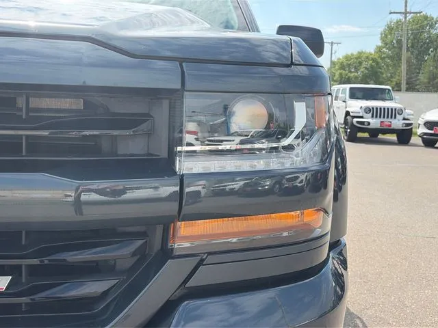 Chevrolet Silverado photo 18